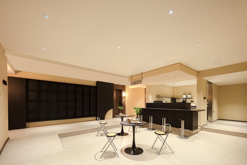 Restaurant/places to eat, Dining area