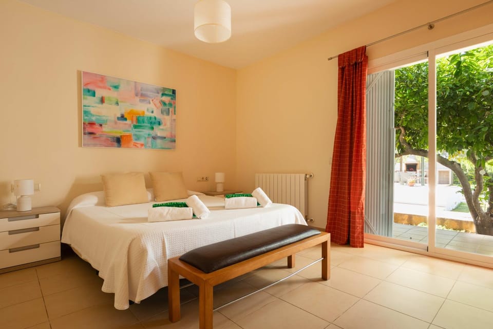 Bed, Photo of the whole room, Bedroom, Garden view, towels, air conditioner