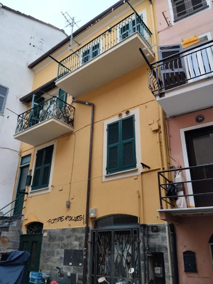 Appartamento dietro il lungomare fra le due baie, fino a 8 posti letto Apartment in Sestri Levante