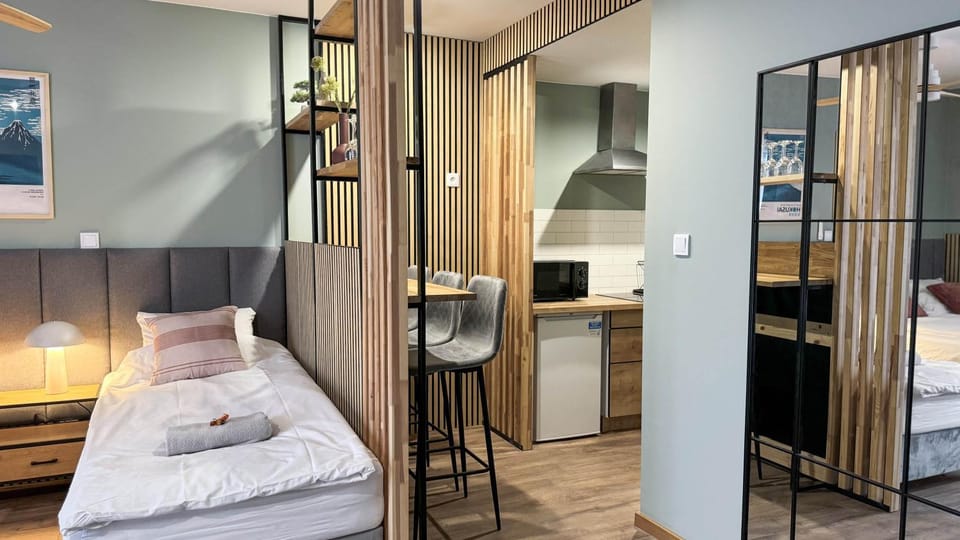 Green Studio with balcony - free parking Apartment in Warsaw