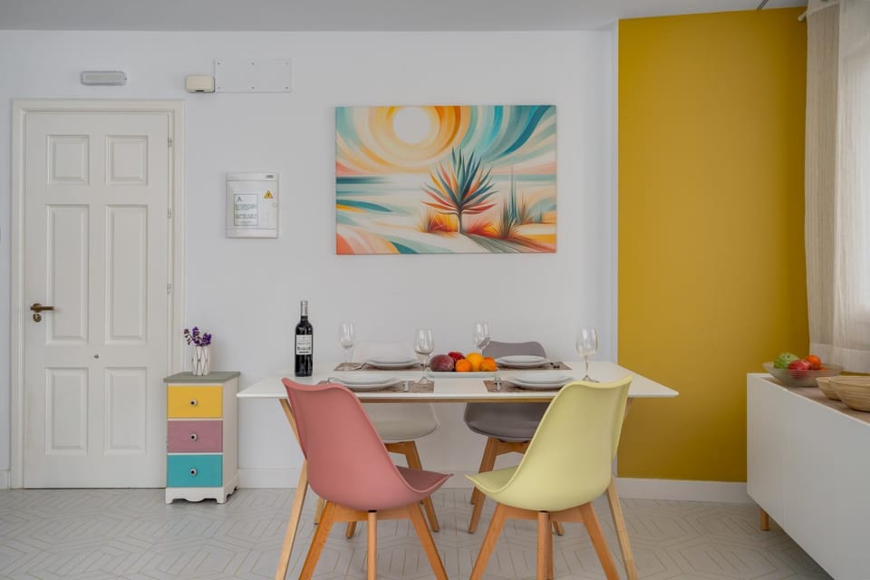 Living room, Decorative detail, Dining area