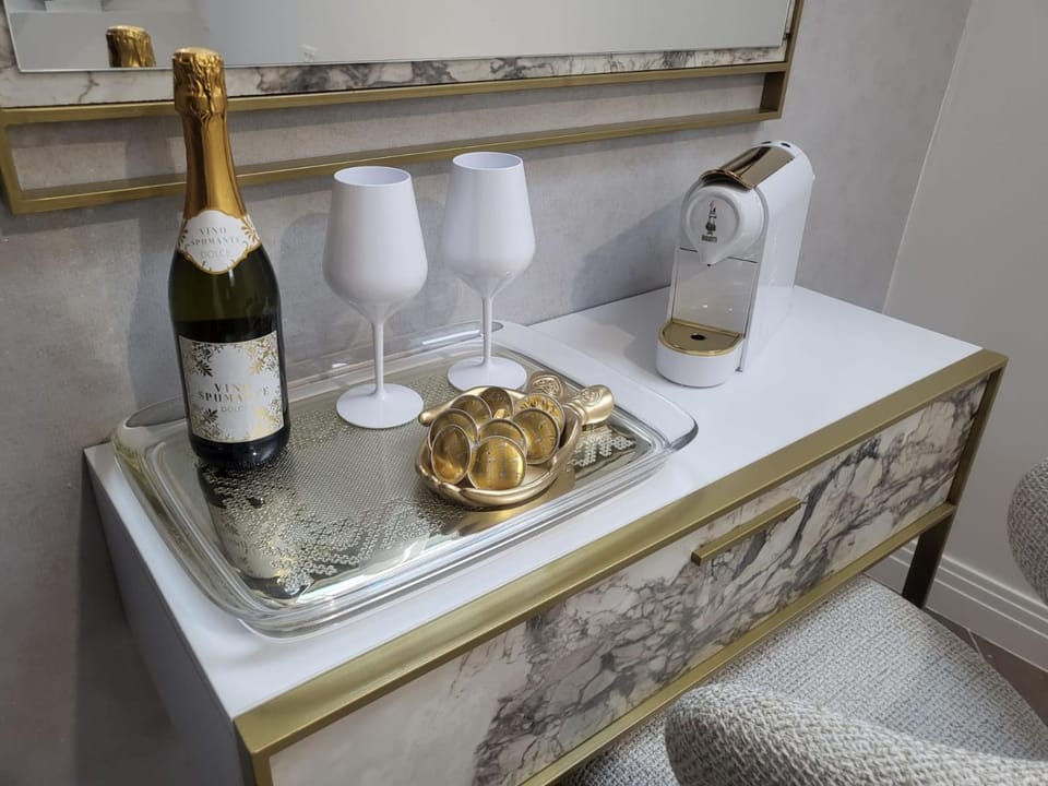 Coffee/tea facilities, Drinks, Alcoholic drinks