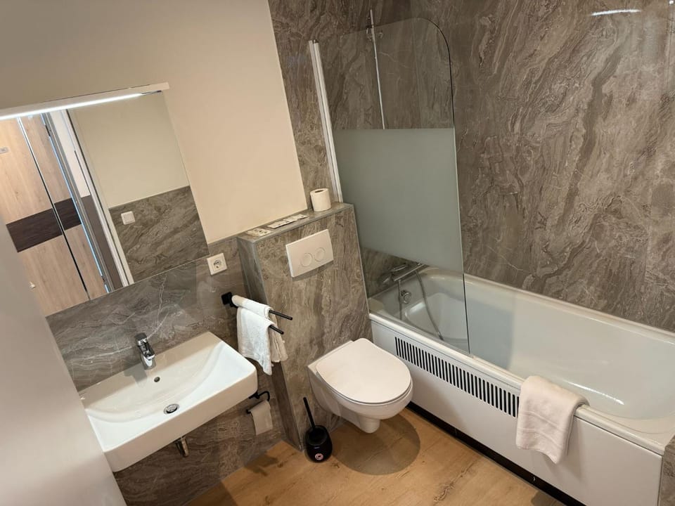 Toilet, Bath