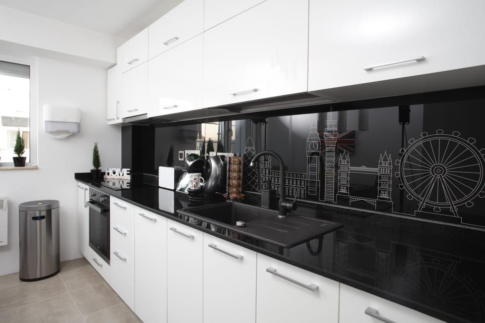 Coffee/tea facilities, Kitchen or kitchenette, dishwasher, minibar, oven, stove, toaster