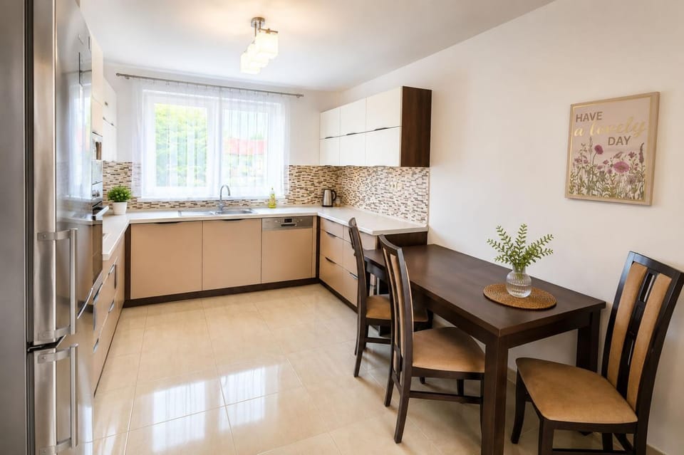 Kitchen or kitchenette, Dining area, kitchen