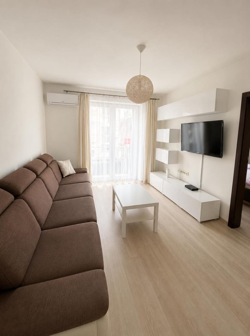 TV and multimedia, Living room, air conditioner