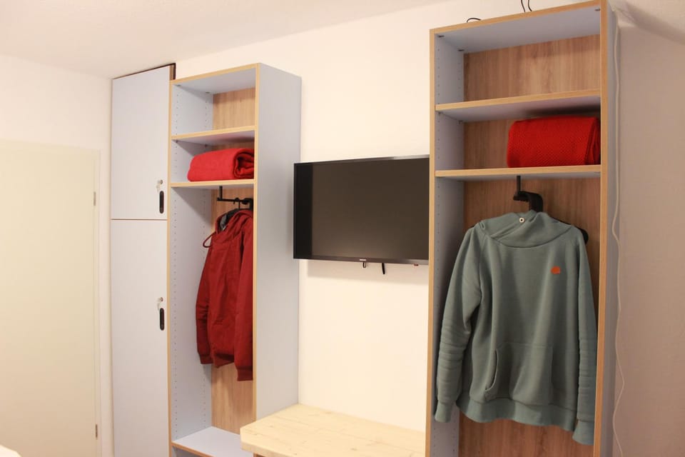 TV and multimedia, Bedroom, wardrobe