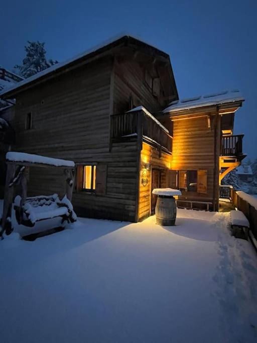 FRGK Chalet de Prestige Luxury Mountain Retreat & Ultra-Fast Wi-Fi Chalet in Saint-Étienne-de-Tinée