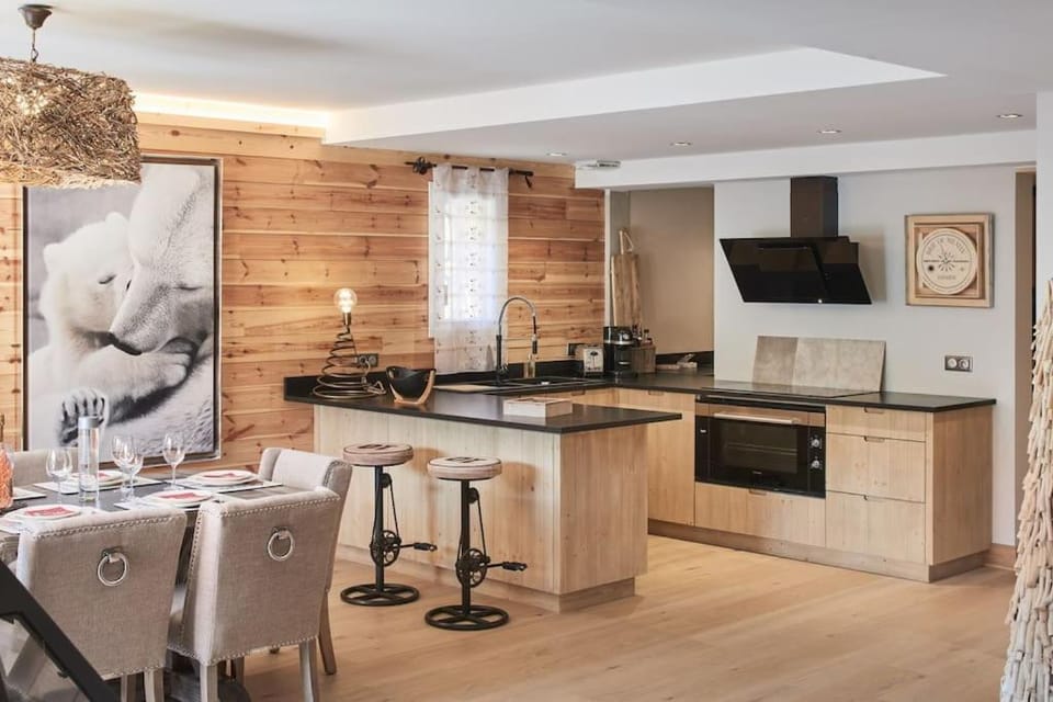 FRGK Chalet de Prestige Luxury Mountain Retreat & Ultra-Fast Wi-Fi Chalet in Saint-Étienne-de-Tinée