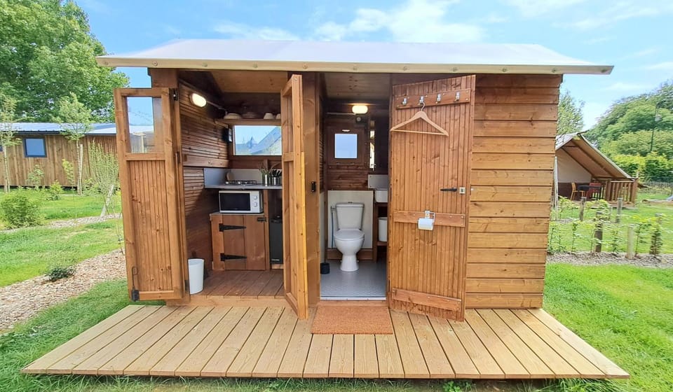 Shower, Toilet, Kitchen or kitchenette, towels