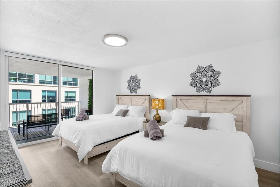 Bed, Bedroom, towels