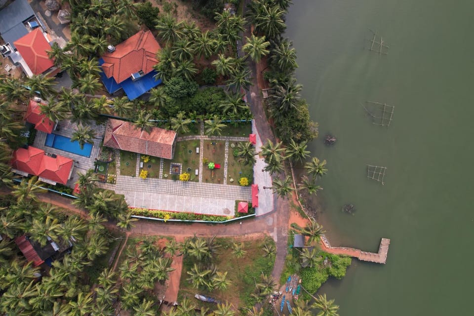 Bird's eye view, Lake view