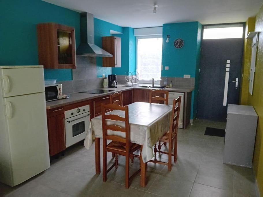 Logement dans la campagne nérisienne Apartment in Auvergne-Rhône-Alpes