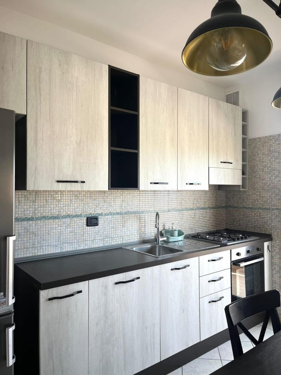 Kitchen or kitchenette, dishwasher, stove