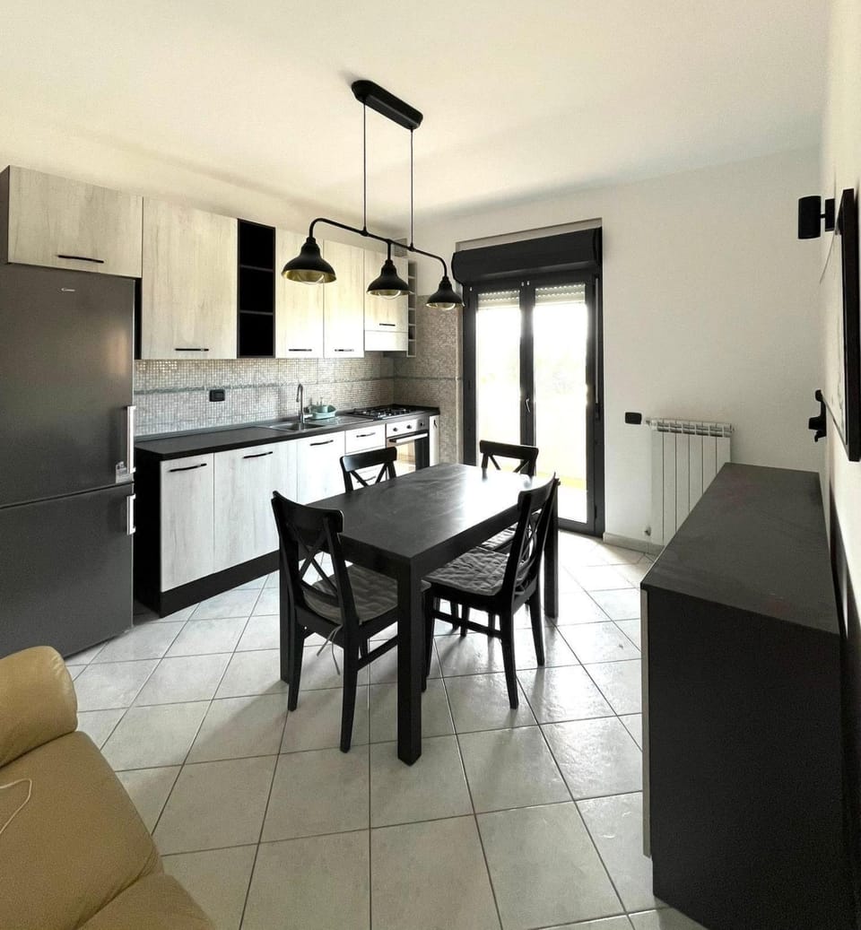 Kitchen or kitchenette, Living room, Dining area, oven