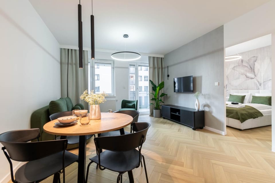 Bed, TV and multimedia, Living room, Photo of the whole room, Seating area, Dining area, Bedroom