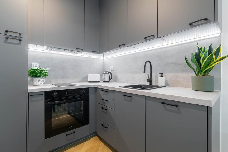 Coffee/tea facilities, Kitchen or kitchenette, dishwasher, microwave, stove, toaster
