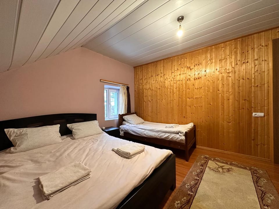 Bed, Photo of the whole room, Bedroom, towels