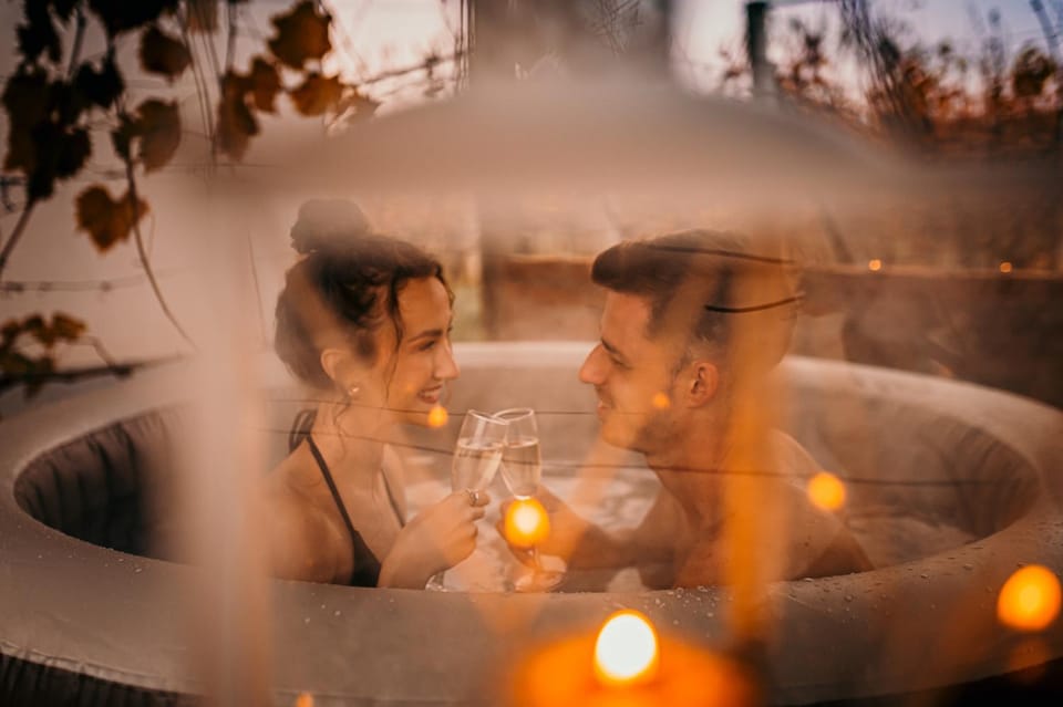 Night, Natural landscape, Hot Tub, Food and drinks, Drinks, Alcoholic drinks
