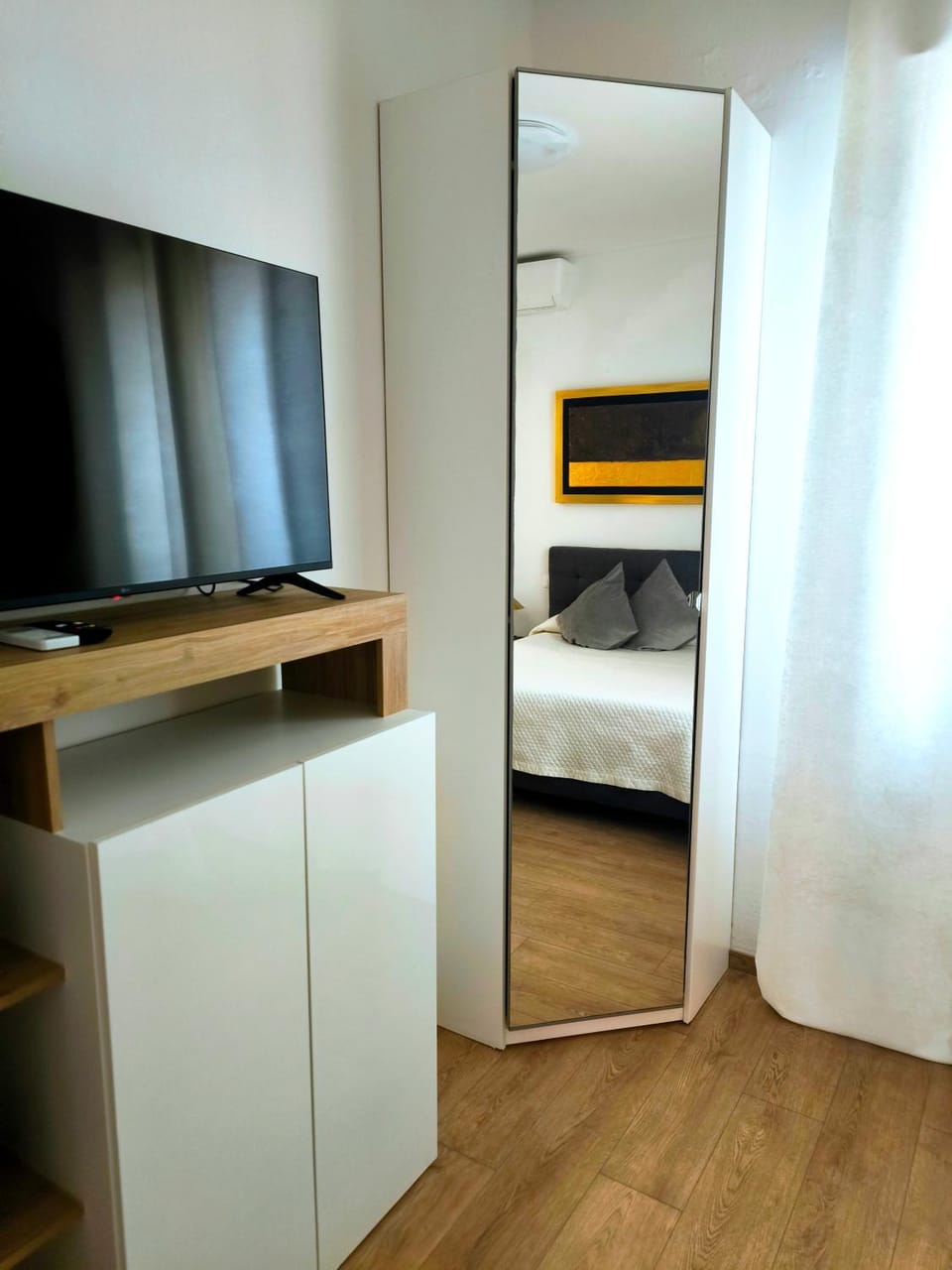 Appartamento "Laghetto 1" con tre camere e bagni privati cucina in condivisione Bed and Breakfast in Emilia-Romagna