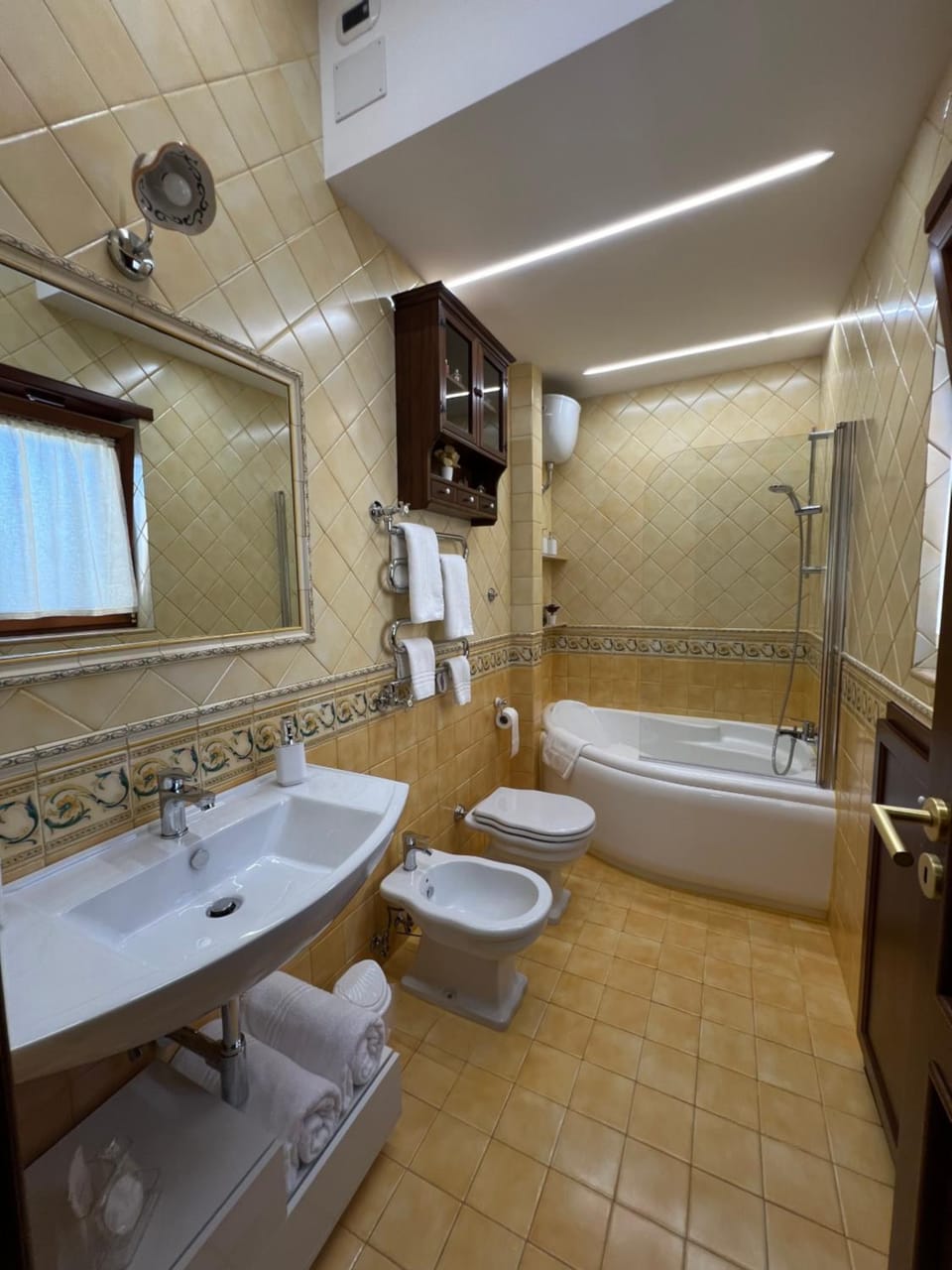 Toilet, Bathroom, Bath