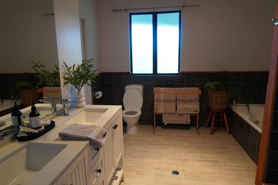 Bathroom, Kitchen or kitchenette