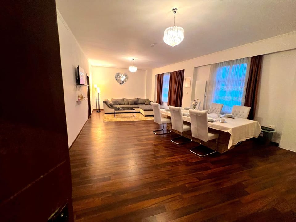 TV and multimedia, Living room, Photo of the whole room, Seating area