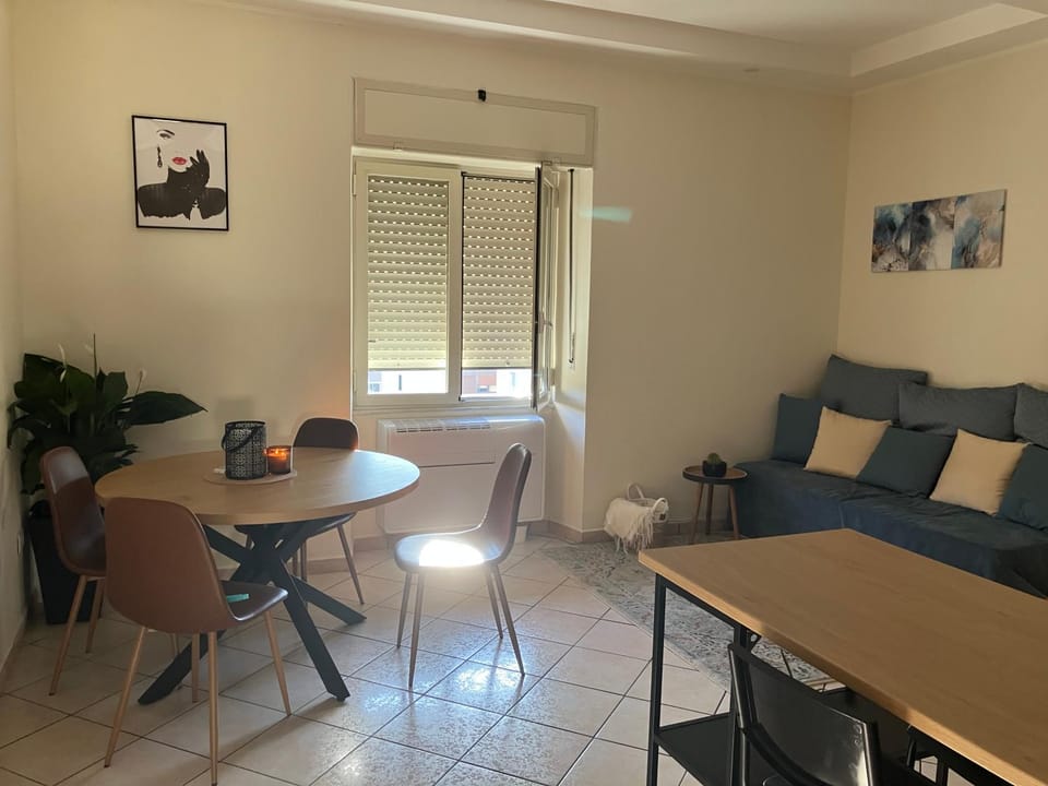 Living room, Seating area, Dining area