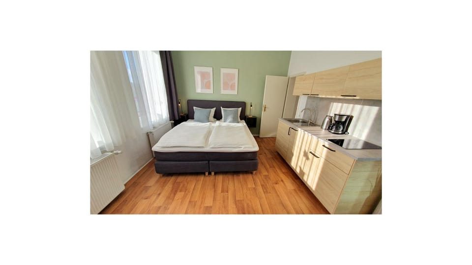 Bed, Kitchen or kitchenette, Photo of the whole room, Bedroom