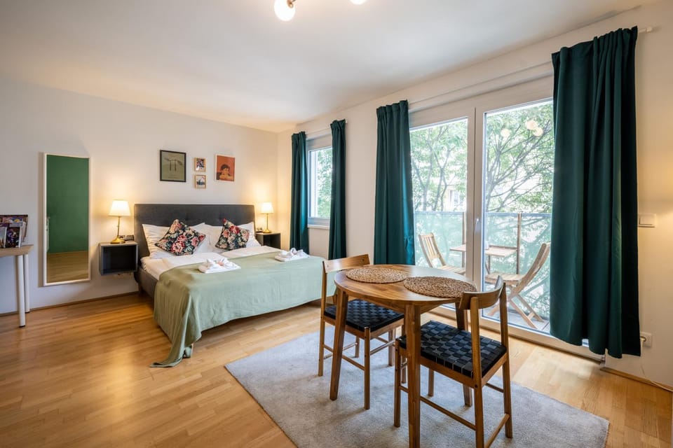 Bed, Living room, Photo of the whole room, Dining area