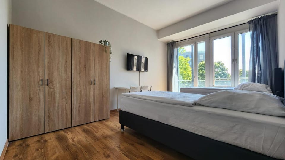 Bed, TV and multimedia, Photo of the whole room, Bedroom, wardrobe