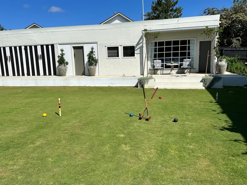 Art Deco BNB Bed and Breakfast in Havelock North
