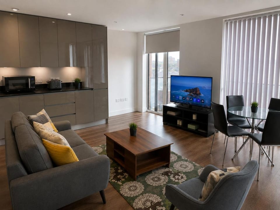 Communal lounge/ TV room, TV and multimedia, Kitchen or kitchenette, Living room, Seating area, Dining area, Evening entertainment