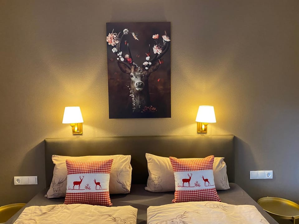 Bed, Photo of the whole room, Decorative detail, Bedroom