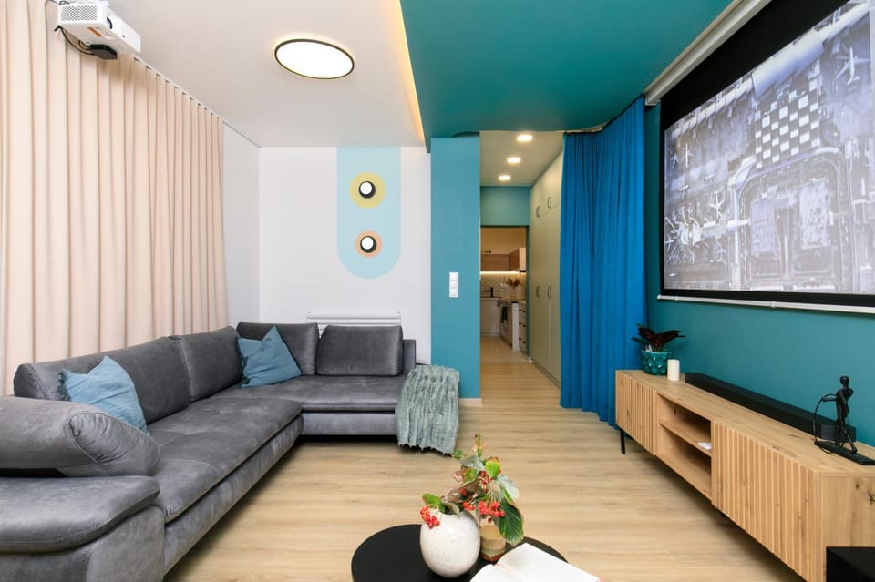Communal lounge/ TV room, TV and multimedia, Living room, Seating area