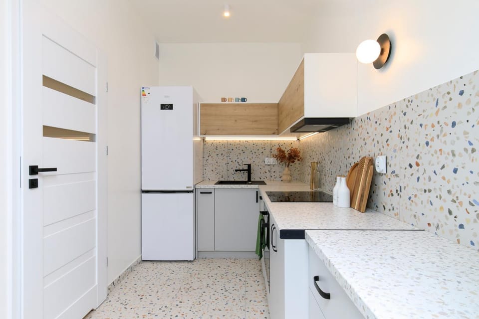 Kitchen or kitchenette, dishwasher, oven, stove