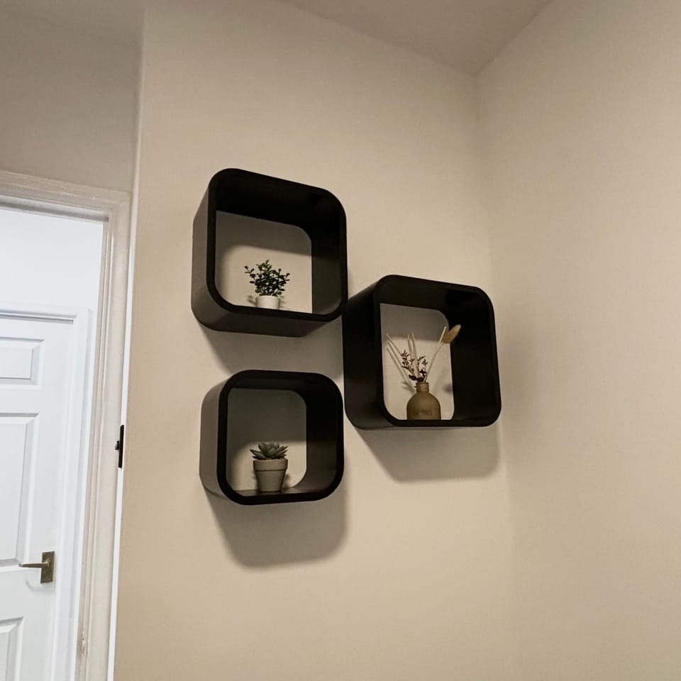 2-Bed Refurbished Home by Birmingham City Centre w- FREE Drive Parking & FREE WiFi House in Metropolitan Borough of Solihull