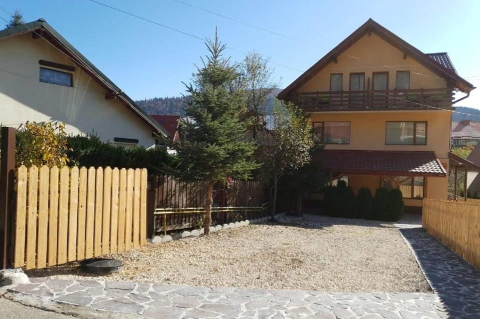 Property building, Day, Natural landscape, Mountain view
