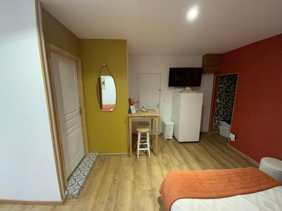 Chambre- Indépendant et Autonome Bed and Breakfast in Centre-Val de Loire