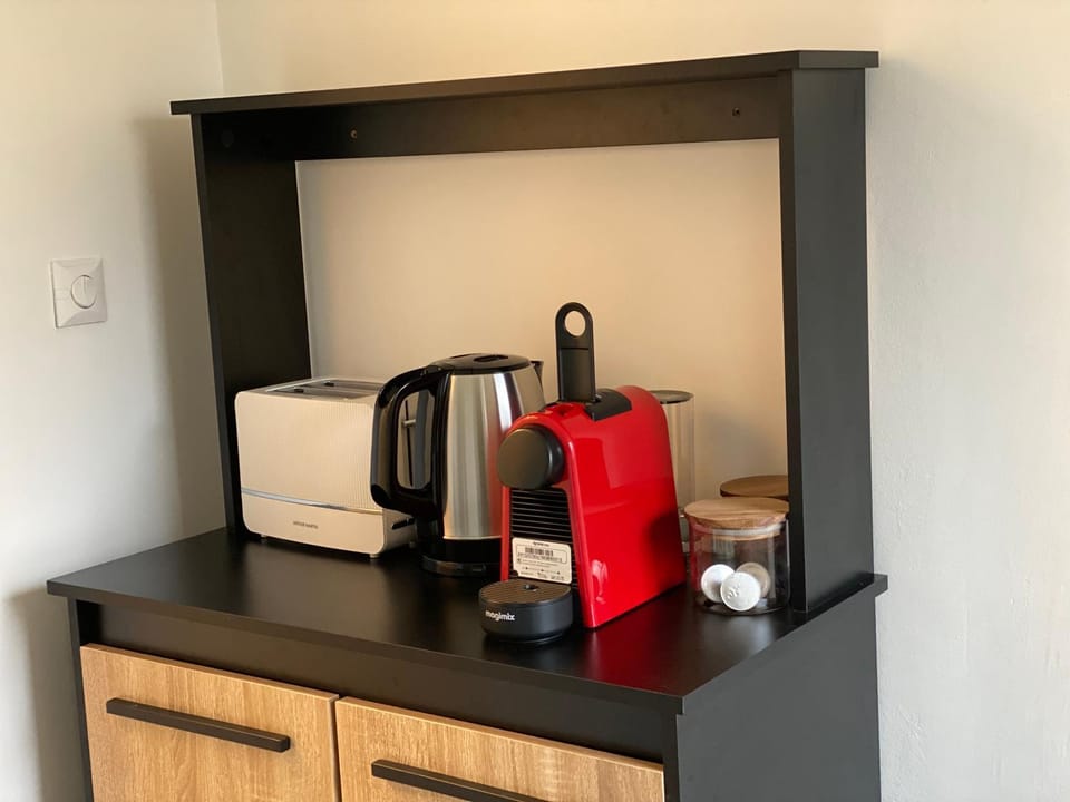Coffee/tea facilities, toaster
