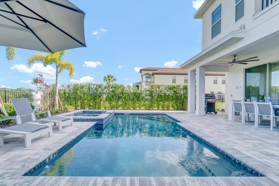 Swimming pool, sunbed