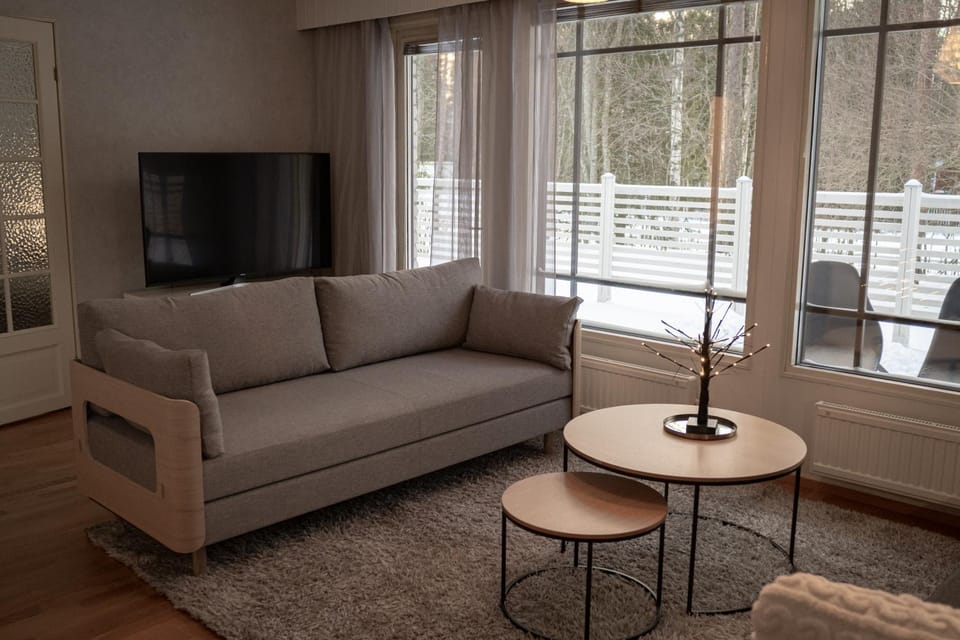 Communal lounge/ TV room, TV and multimedia, Living room, Seating area, Evening entertainment