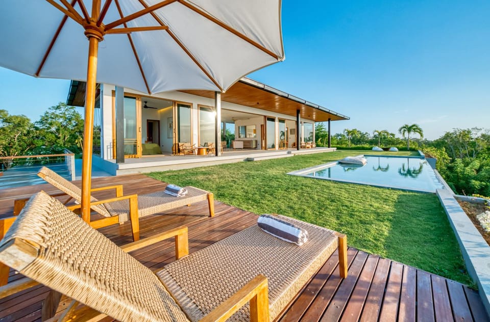 Property building, Balcony/Terrace, Swimming pool, sunbed