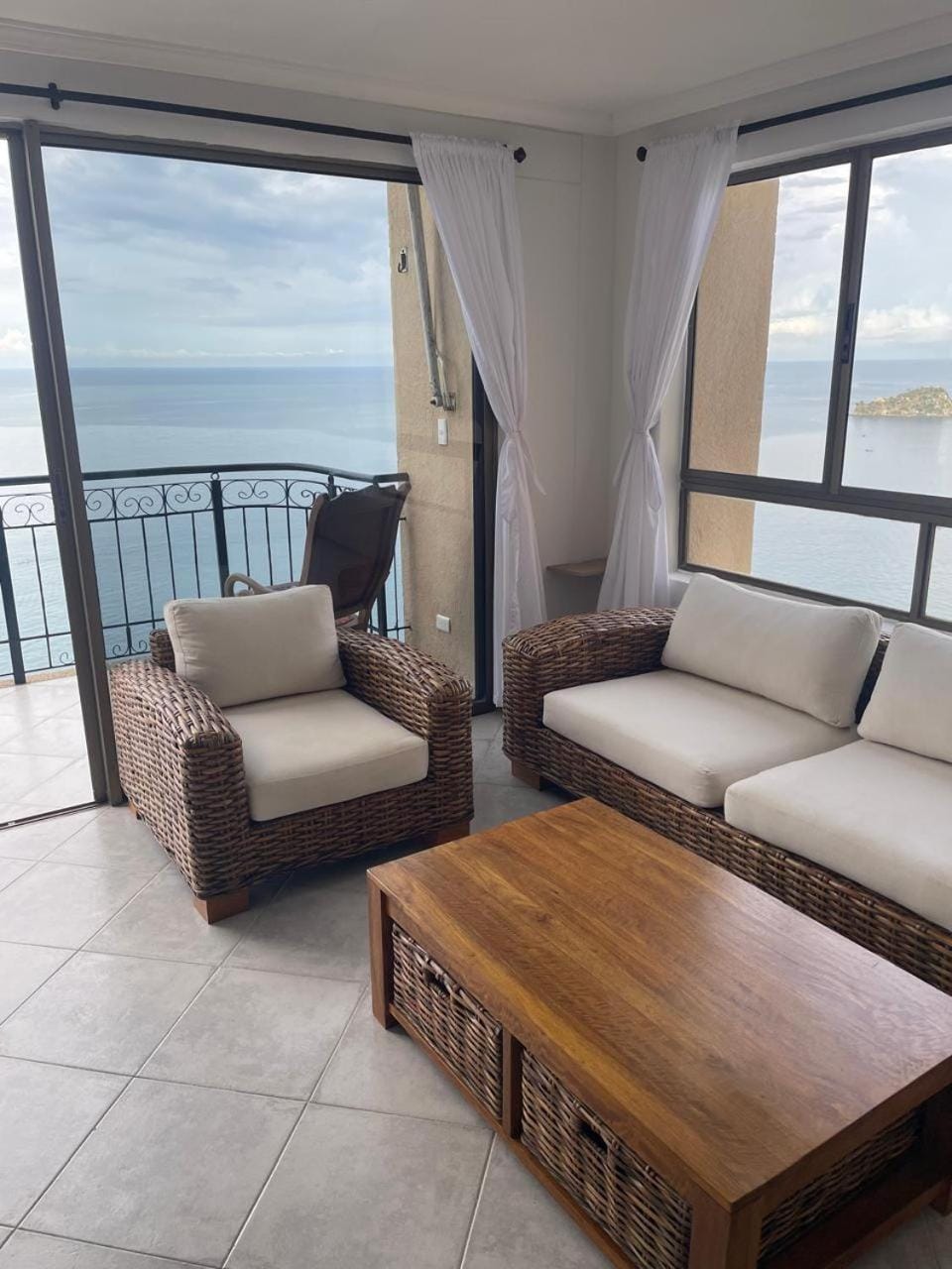 Living room, Sea view