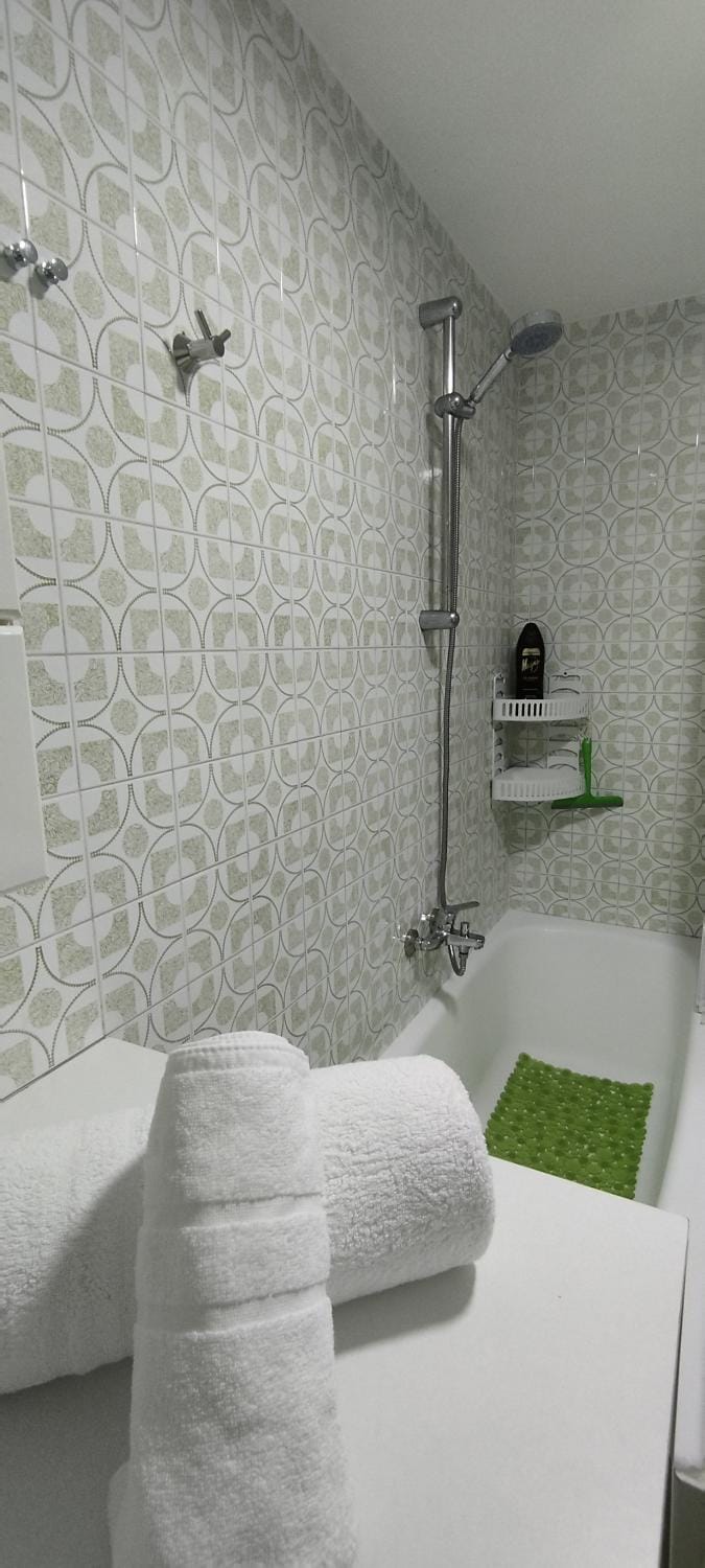 Shower, Bathroom, Bath, towels