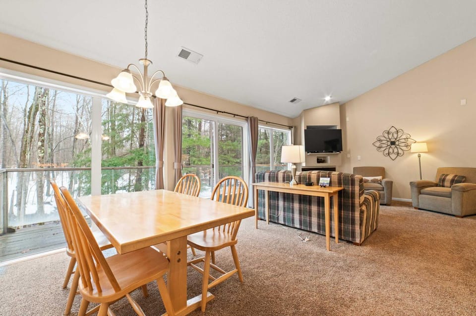 New, Spacious and charming, with a river view, conveniently located near skiing and golf House in Michigan