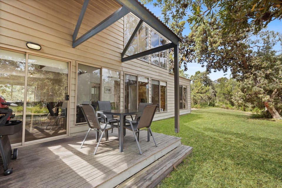 Tanjil - Waterfront Retreat House in Loch Sport