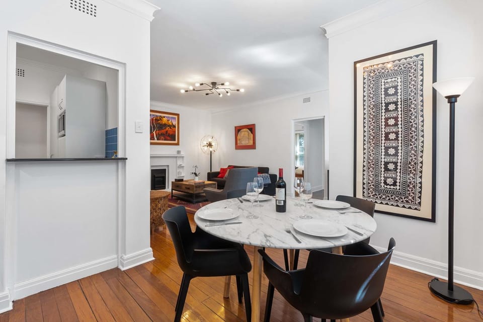 Art-Deco Gem in Midlothian Opposite Beach Apartment in Sydney