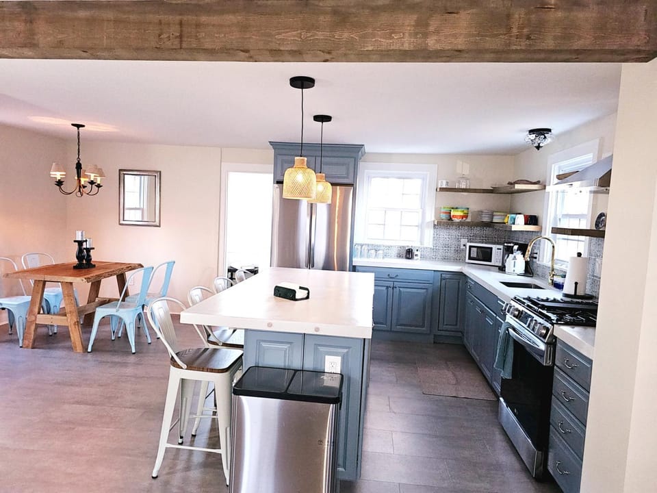 Kitchen or kitchenette, dishwasher, oven, stove