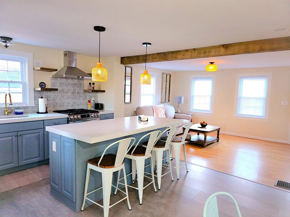 Cozy Coastal Cottage House in New London